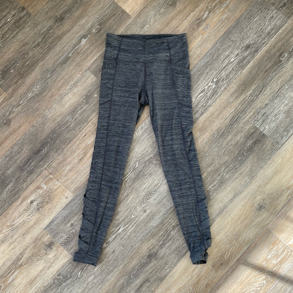 Athleta Salutation Stash Tight With Lattice